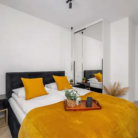 Luksusowy, Klimatyzowany W Krakowie Z Biurkiem I Parkingiem By Renters Prestige Краков